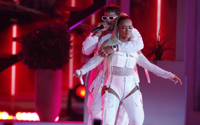 Anuel AA y Karol G sufren robo por unos $250.000 en Chile