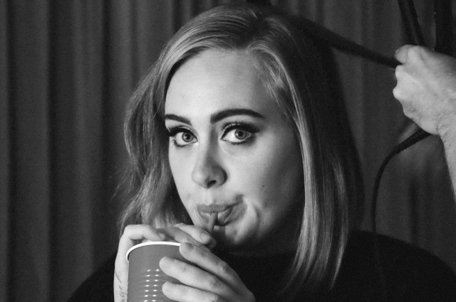 Descubren a Adele besándose con otro hombre poco tiempo después de su divorcio
