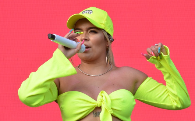 Karol G sorprende con impresionante cambio de look