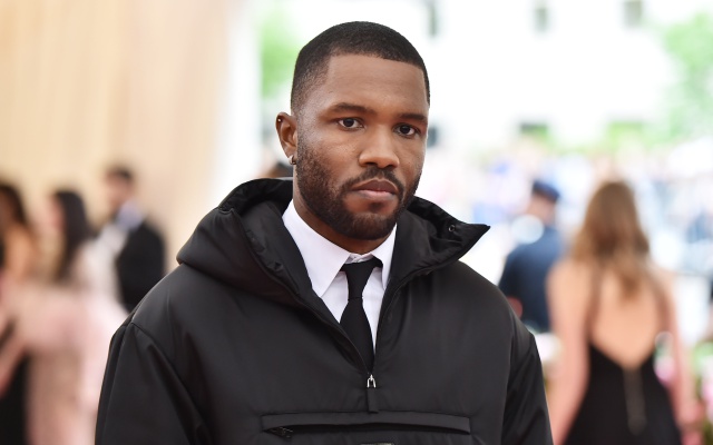 Frank Ocean se ducha a diario con agua fría para 'afilar' su cerebro