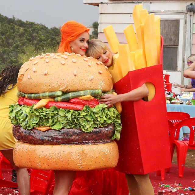 El cameo de Katy Perry en el vídeo de Taylor Swift no ha incluido finalmente un beso