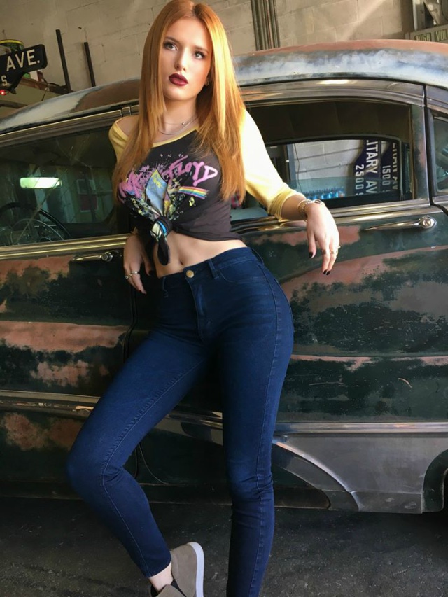 Bella Thorne rompe a llorar tras descubrir que su exnovia se ha comprometido