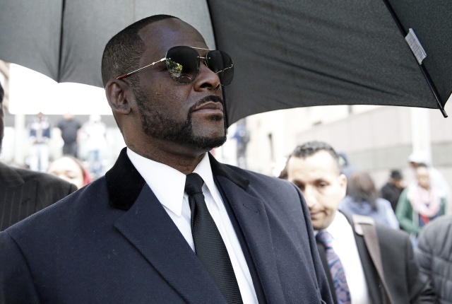 R. Kelly es acusado de pedir sexo a joven de 17 años
