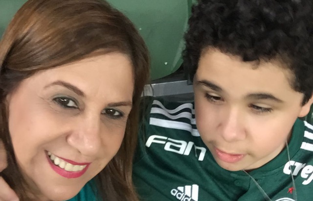 Por narrarle los partidos a su hijo ciego podría ser la mejor fan del mundo