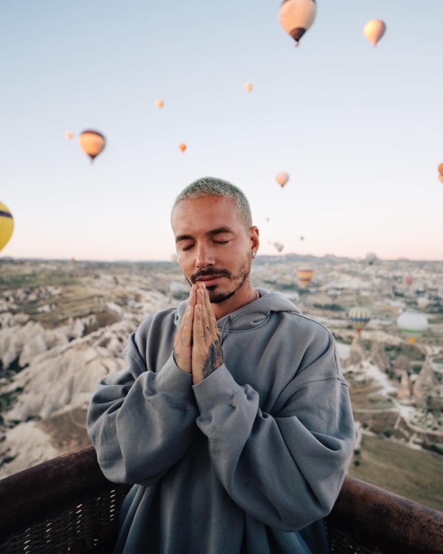 J Balvin sufre de complicado trastorno mental