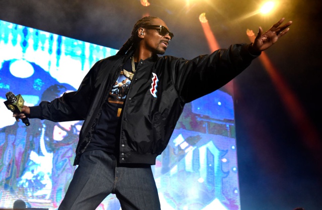 Un ramo con 48 porros: el regalo que le dieron a Snoop Dogg