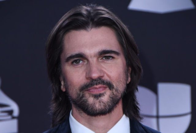 Mamá de Juanes se goza la última canción de su hijo