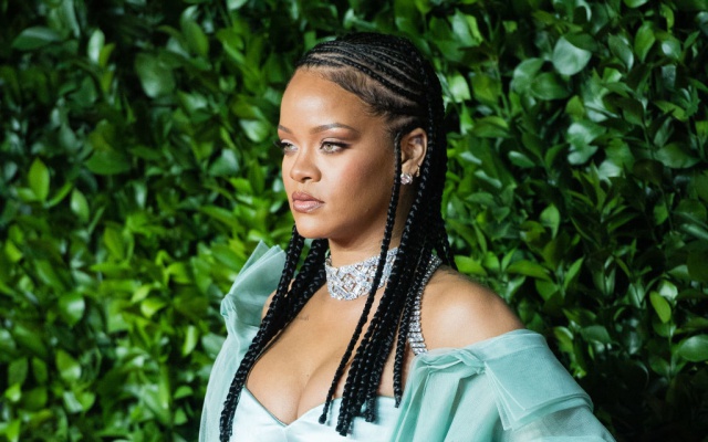Rihanna demuestra una vez más que no retoca sus fotos de Instagram