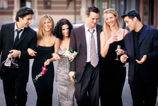 Courteney Cox sorprende con inédita foto de ‘Friends’, ¡El último rodaje!