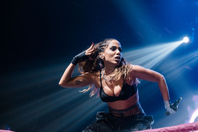 Anitta arremete contra conductor de Uber