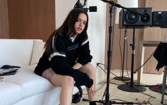 Rosalía se corta el pelo y se parece mucho a otra famosa cantante
