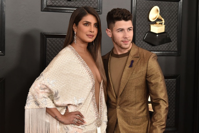 Nick Jonas prueba suerte como guionista