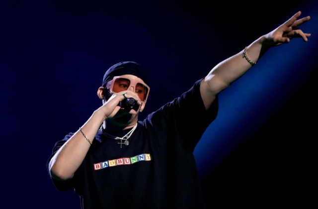 Bad Bunny reacciona a las acusaciones de violador contra un miembro de su equipo