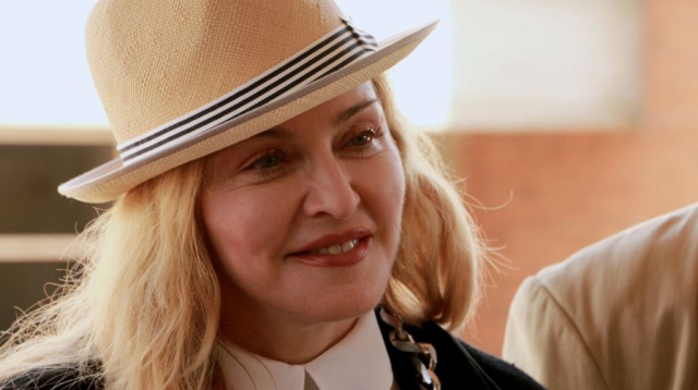 Madonna asegura tener anticuerpos del coronavirus y se va de fiesta