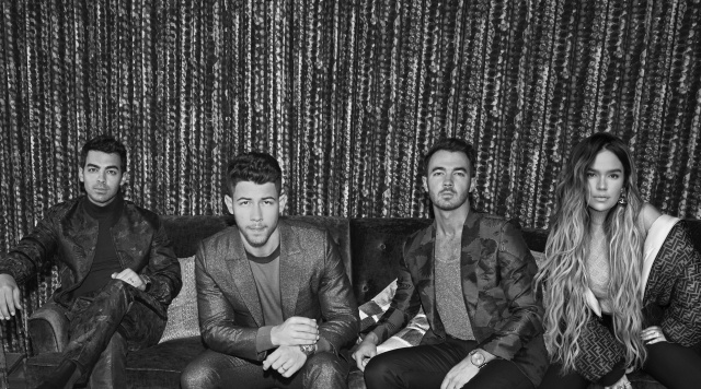 Jonas Brothers y Karol G sorprenden con el lanzamiento del video oficial de ‘X’