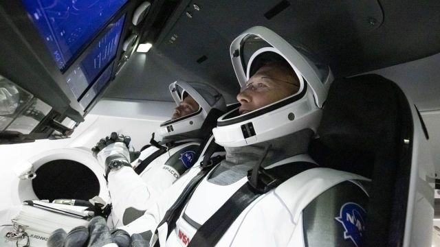 Cápsula de SpaceX y la NASA llega con éxito a la Estación Espacial Internacional