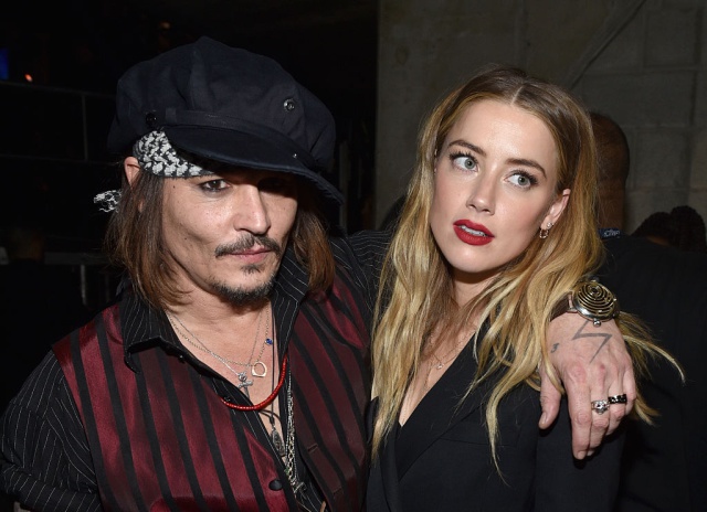 Exesposa de Johnny Depp se queda sin abogados en su juicio contra el actor