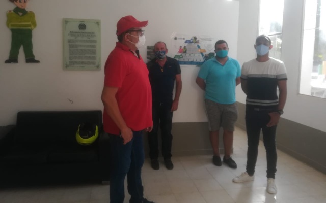 Alcalde colombiano arresta a su propio hijo y otro familiar por andar de fiesta