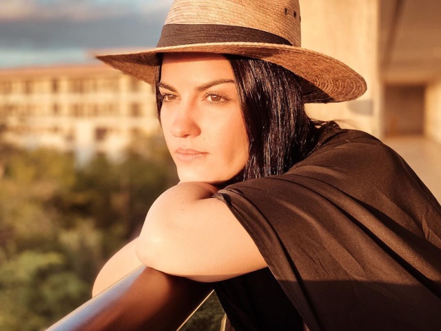 Maite Perroni causa sensación con una foto de su belleza natural