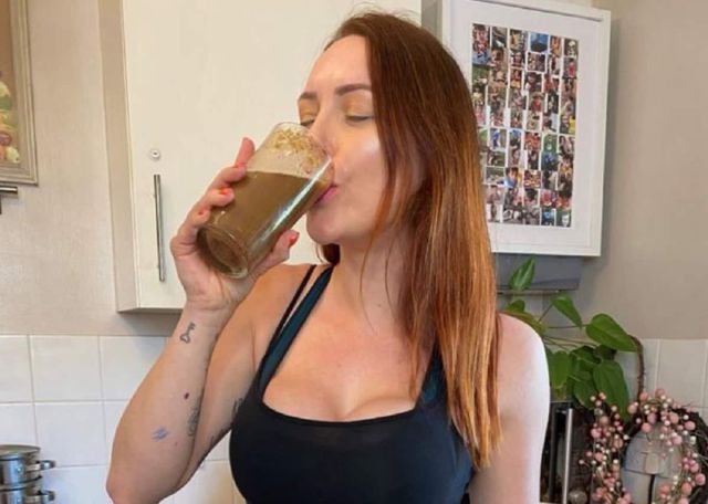 Beber batidos con semen, el consejo de una vegana para prevenir el coronavirus