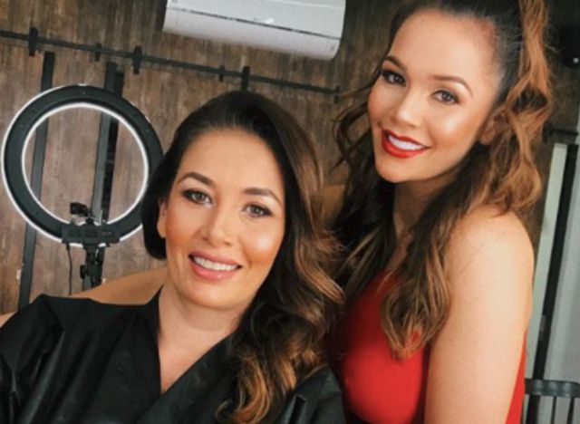 Mamá de Lina Tejeiro sorprende con sensual foto sin blusa