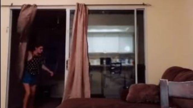 Aterrador video de un ‘fantasma’ asustando y asechando a una joven