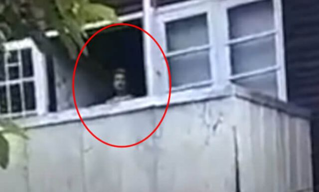 Aterrador video de un fantasma en un balcón “embrujado”