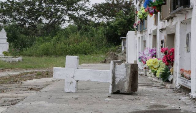Denuncian escalofriante profanación de una tumba que estaría relacionada con brujería