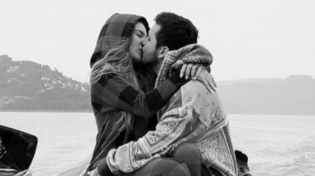 Christian Nodal le propondría matrimonio a Belinda con lujoso anillo