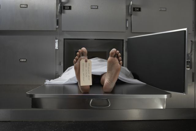 Hombre 'revive' en una morgue cuando iba a ser embalsamado
