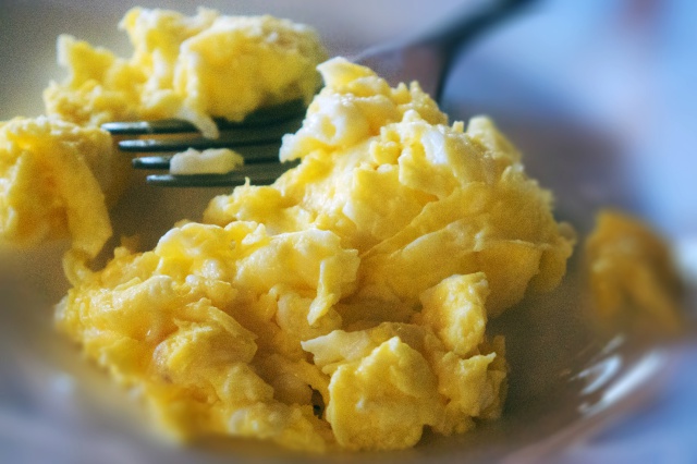 Dos huevos pericos por $57 mil: eso le cobraron a una actriz