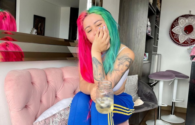 Yina Calderón ahuyentó a sus seguidores al cantar a capela