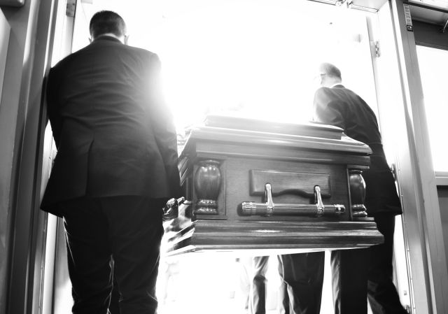 Familia que “enterró” a su abuelo muerto descubre que el hombre está vivo