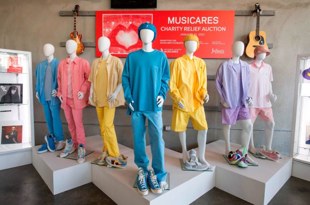 El vestuario de BTS en ‘Dynamite’ es subastado con fines benéficos