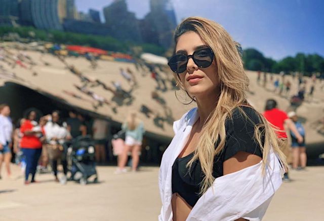 Daniela Ospina sube la temperatura con foto en diminuta tanga roja