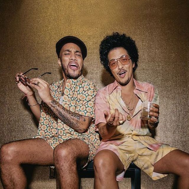 Bruno Mars y Anderson.Paak nos ponen a bailar y cantar con ‘Leave The Door Open’