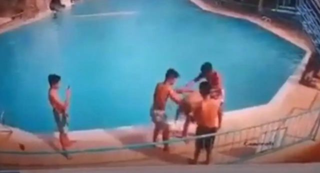 Menor de edad muere ahogado frente a sus amigos que pensaron era una broma