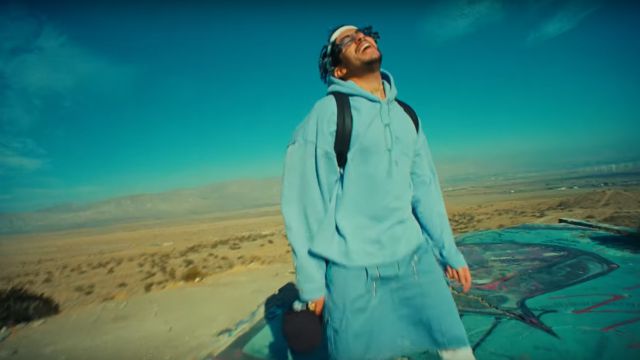 Bad Bunny lanza unos tenis inspirados en el infaltable café de la mañana