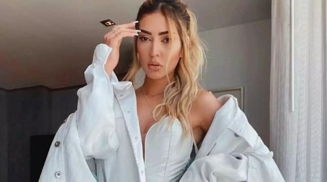 Dani Duke deslumbró a sus seguidores con un sensual bikini fosforescente
