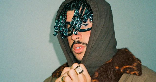 ¡Marcando tendencia! Bad Bunny pintó sus axilas de color rosa para promocionar sus zapatillas