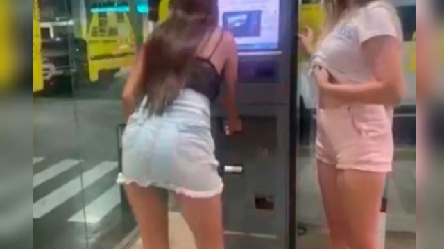 Mujer que grabó video íntimo en centro comercial asegura no estar arrepentida