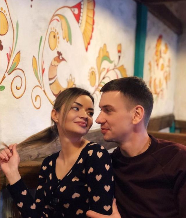 Pareja quiere romper el record mundial: llevan dos meses encadenados y van por más