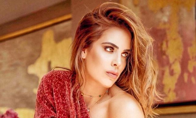 Sara Corrales enamoró a sus seguidores posando en bikini frente al mar