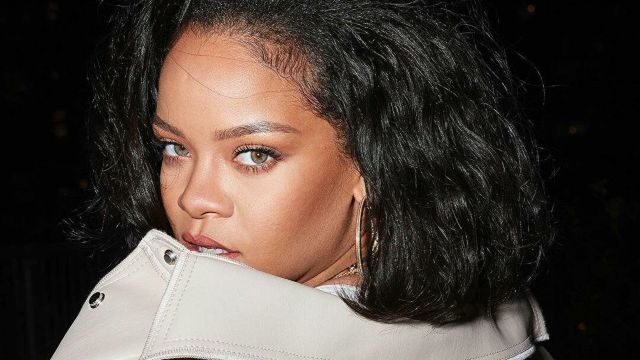 Rihanna encendió las redes posando en tanga de su propia marca