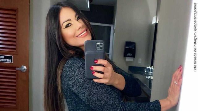 ¡Mamacita! Esperanza Gómez posó en ‘hilo’ frente al espejo