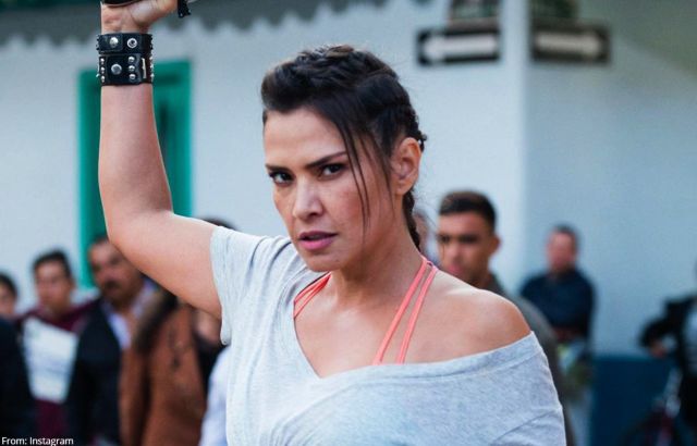 Katherine Porto cautivó las redes posando desnuda frente a una ventana