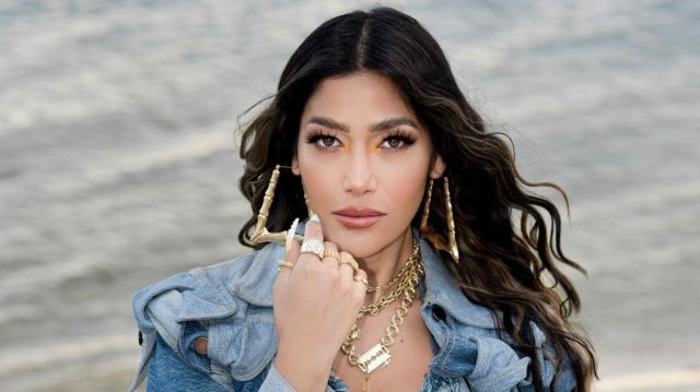 ¡Mamacita! Farina presumió su esbelta figura en diminuto bikini