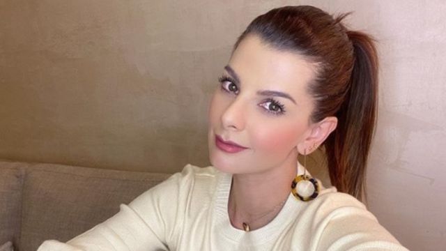 Carolina Cruz se roba las miradas por atrevida foto en diminuto bikini