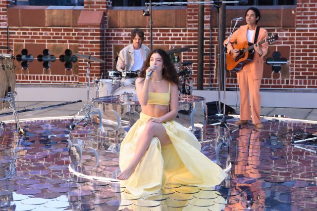 Lorde interpreta ‘Solar Power’ en vivo desde una terraza