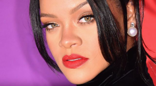 Rihanna causó revuelo en redes por video modelando su próxima colección de ropa interior